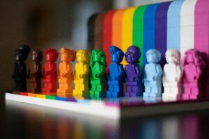 Figurines aux couleurs de l'arc-en-ciel – intimité et sextoys pour les couples gays et lesbiens